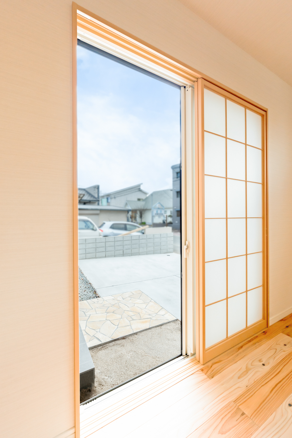 小国杉のフローリングと小屋裏のある平屋