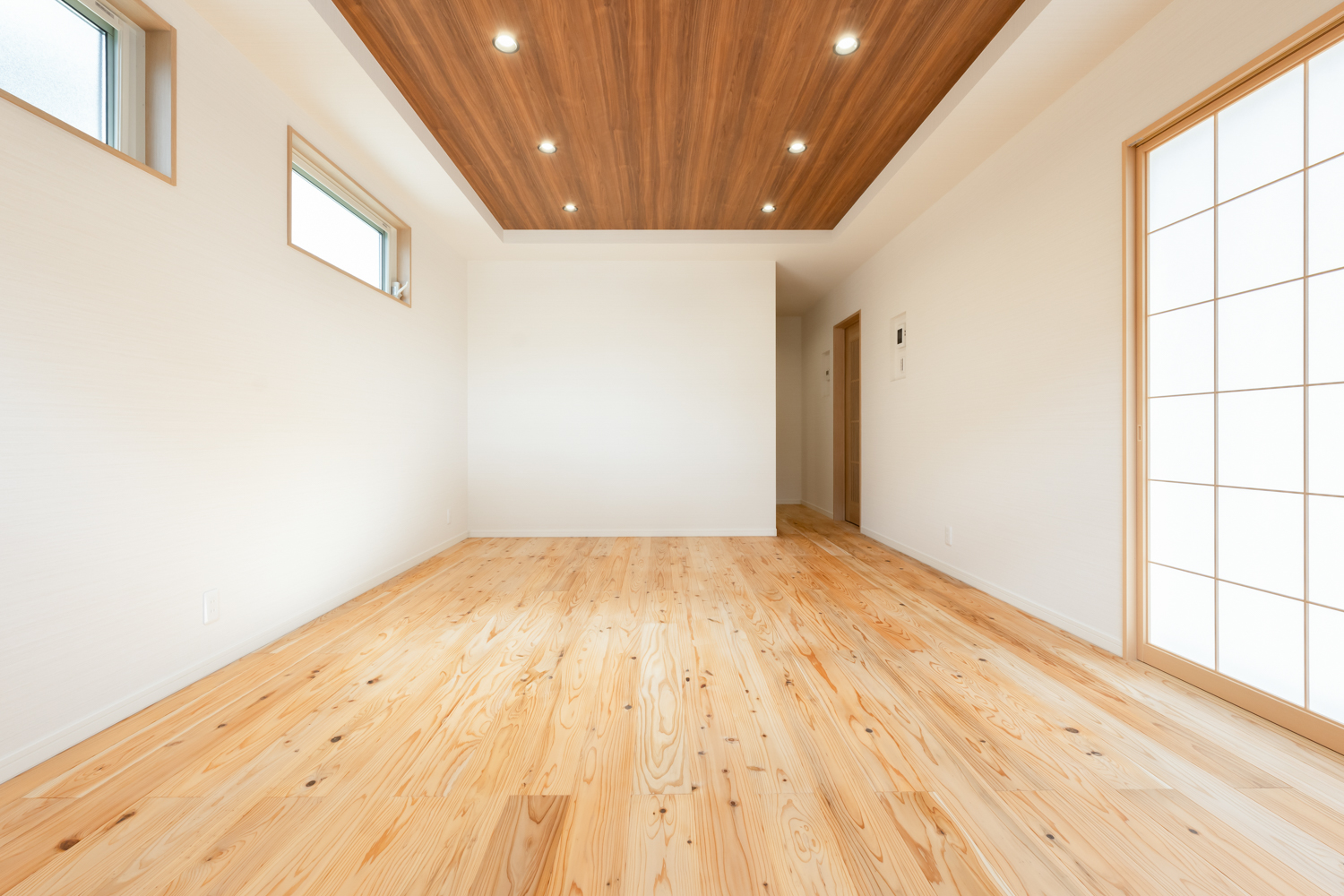 小国杉のフローリングと小屋裏のある平屋