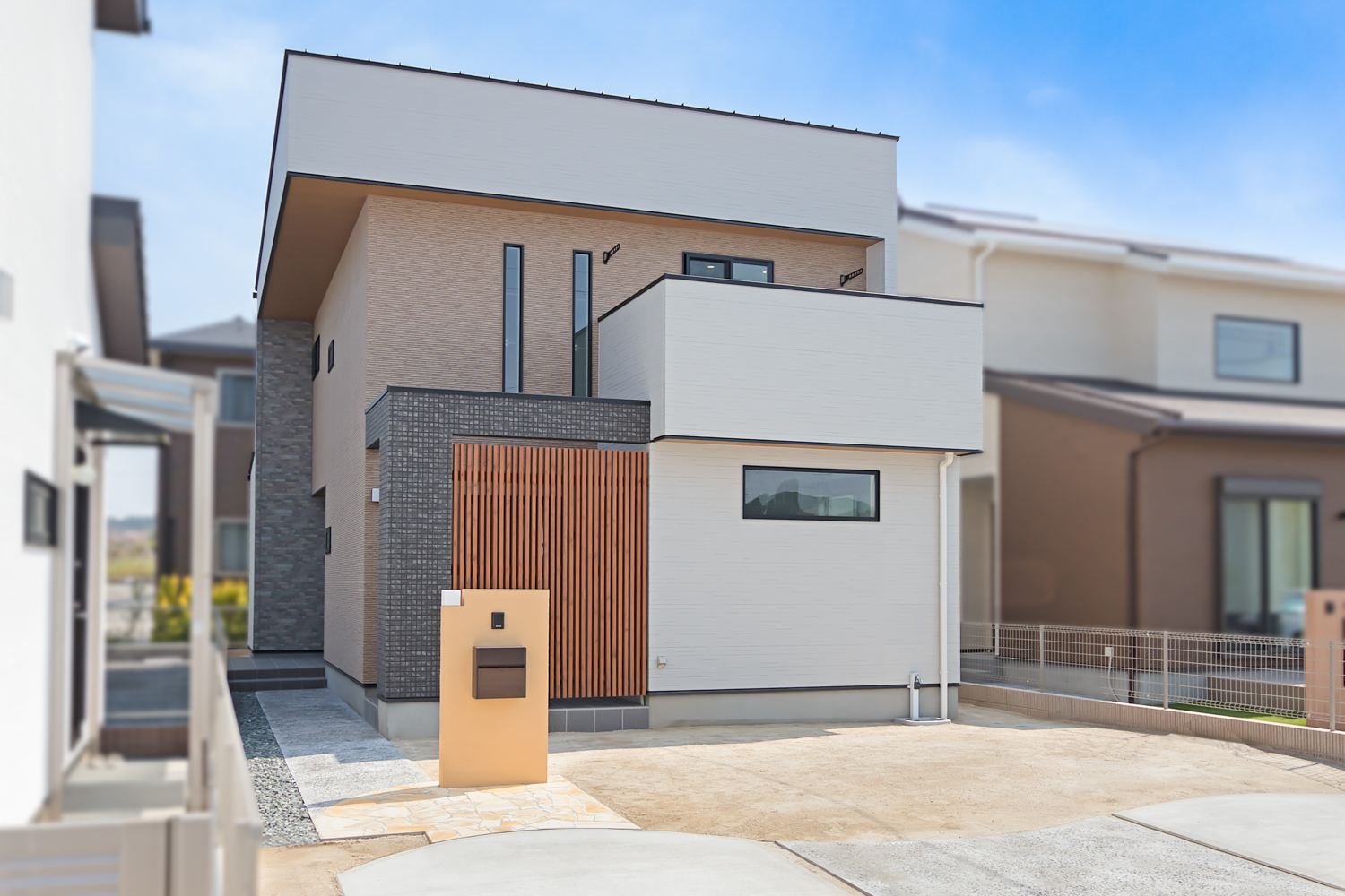 明るいホテルライクな家